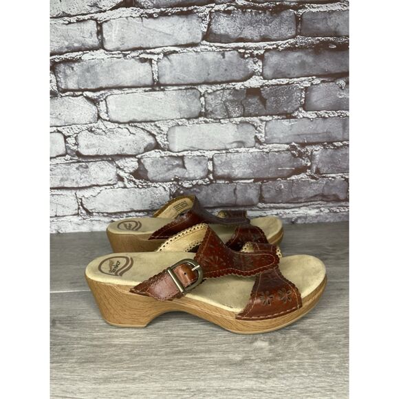 Dansko Sapphire Brown Leather Lacy Cutout Slides Sandals Women’s Sz 39EU/8.5M US - Picture 12 of 16
